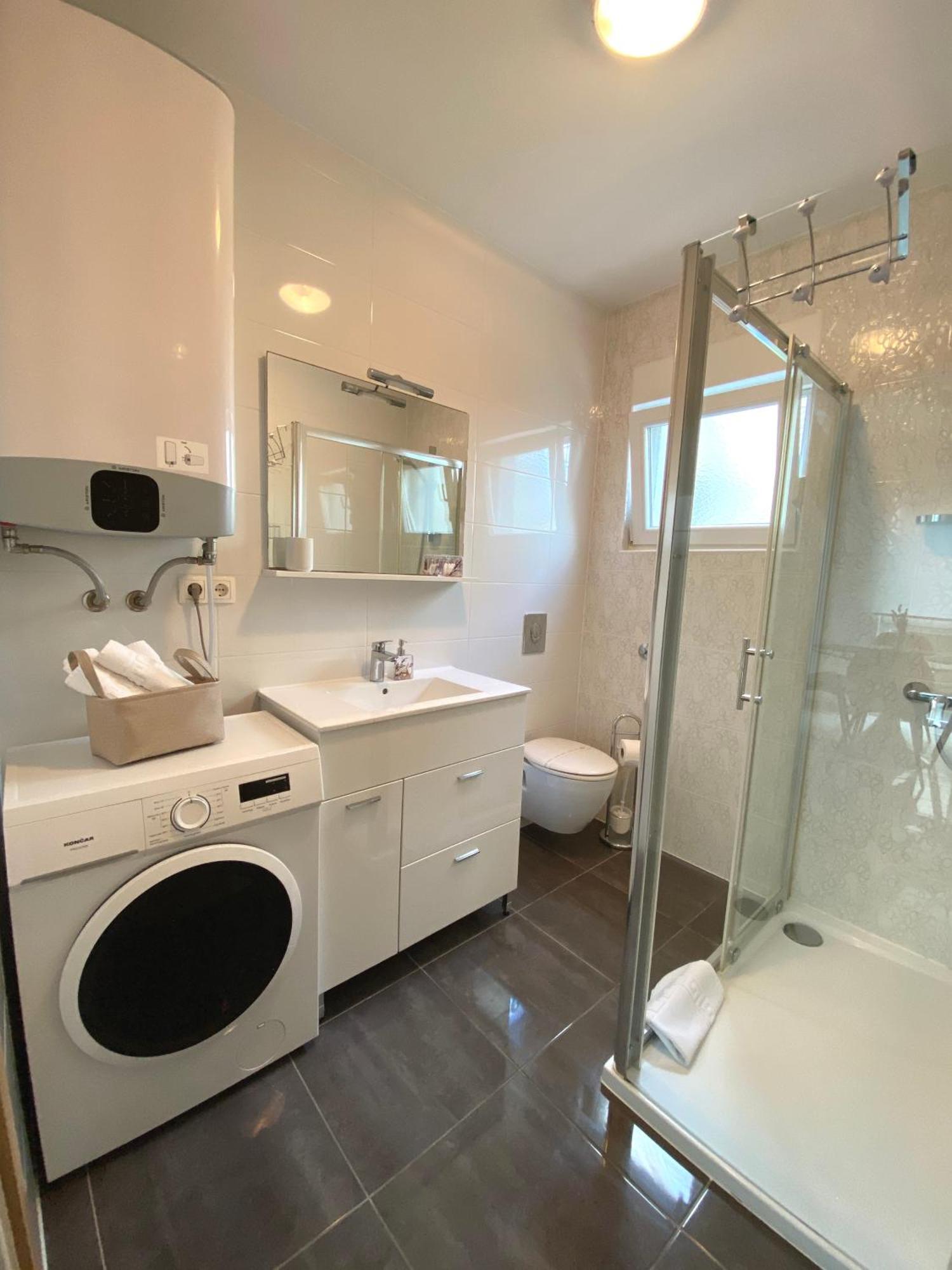 Apartmani Villa Adriatic Vir Εξωτερικό φωτογραφία